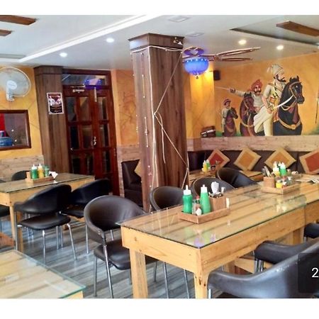 Om Shanthi Paying Guest House Varanasi Exteriör bild