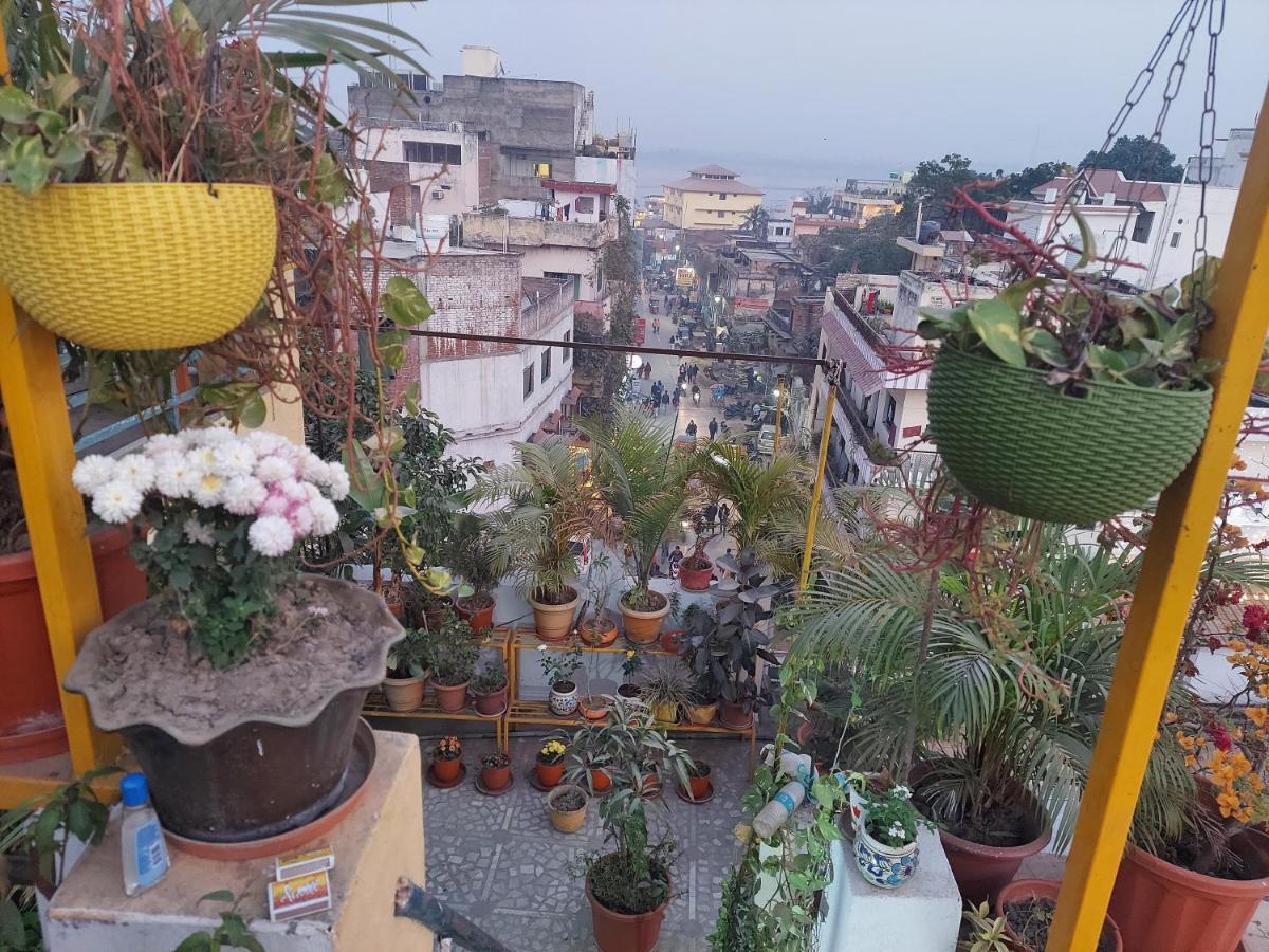 Om Shanthi Paying Guest House Varanasi Exteriör bild
