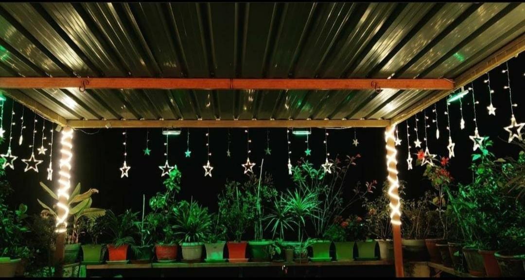 Om Shanthi Paying Guest House Varanasi Exteriör bild