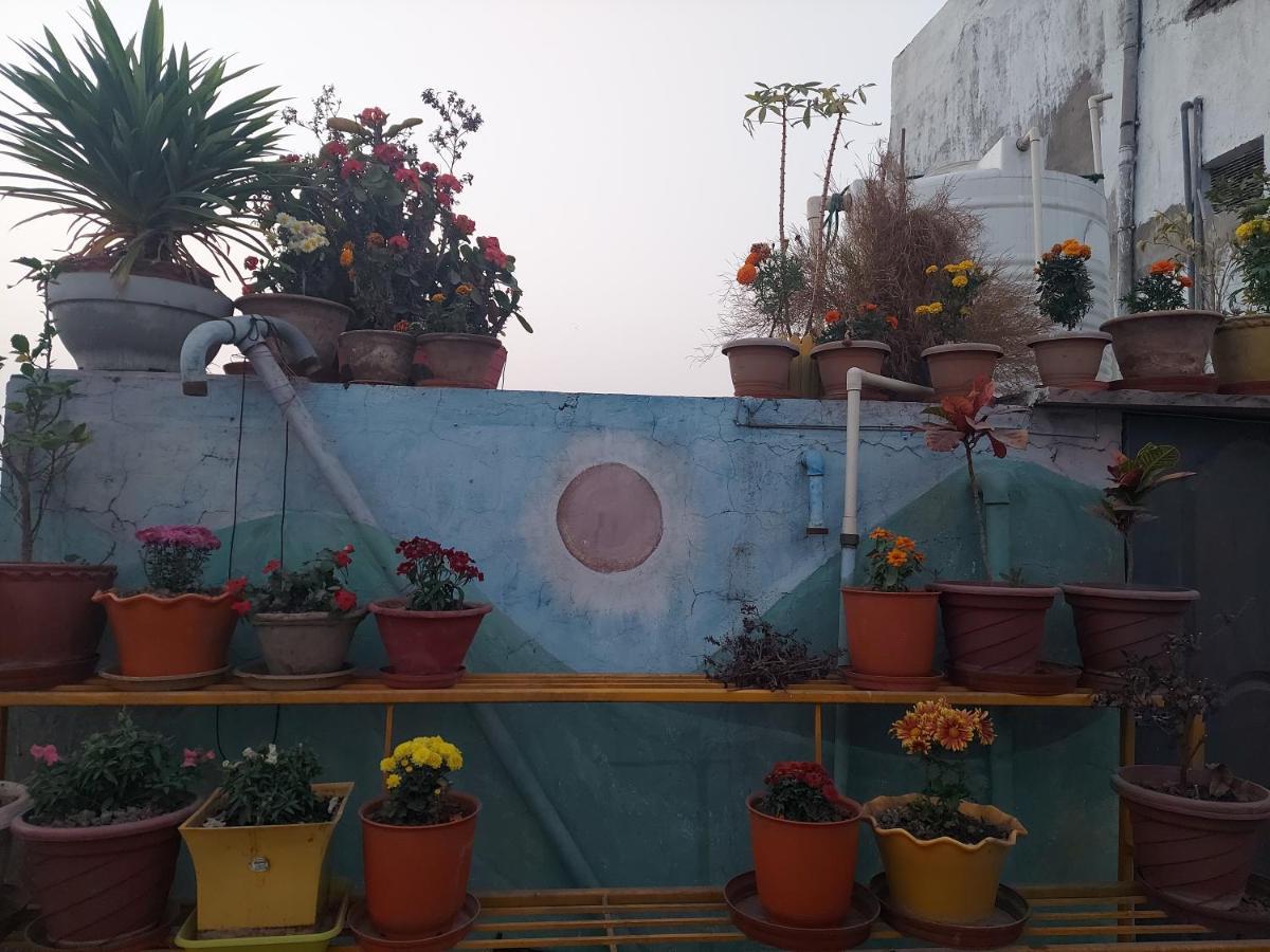 Om Shanthi Paying Guest House Varanasi Exteriör bild