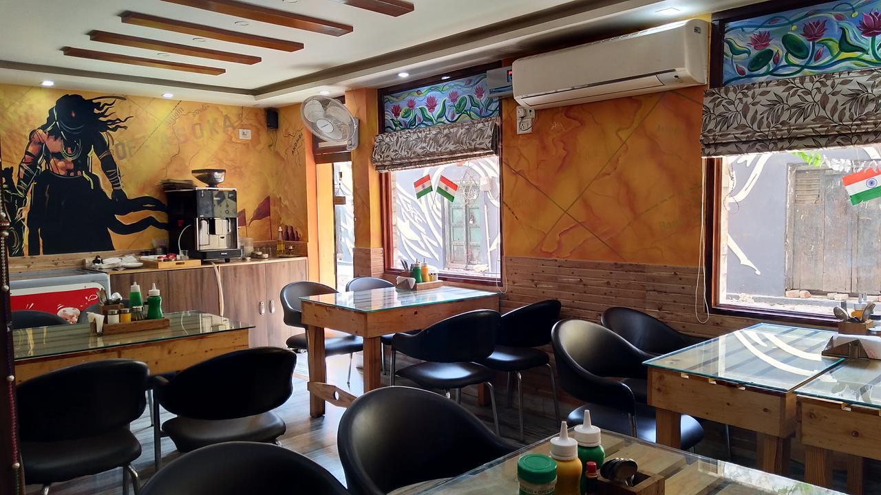 Om Shanthi Paying Guest House Varanasi Exteriör bild