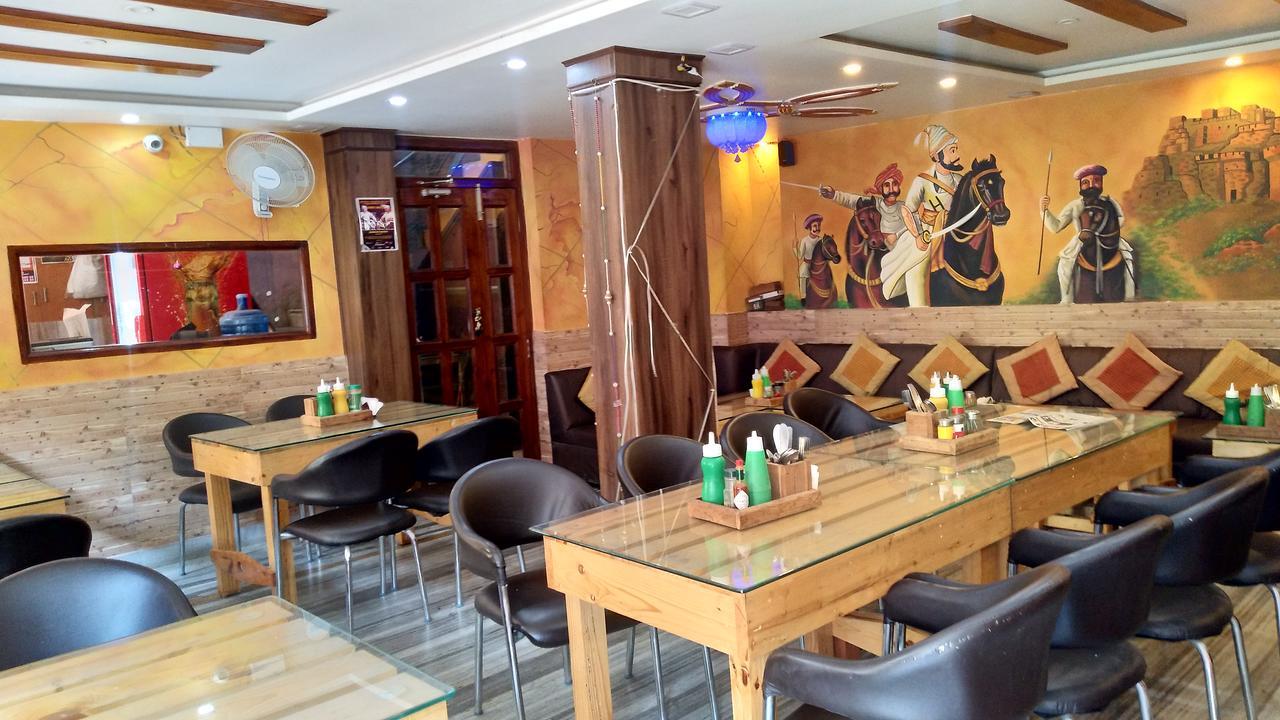 Om Shanthi Paying Guest House Varanasi Exteriör bild