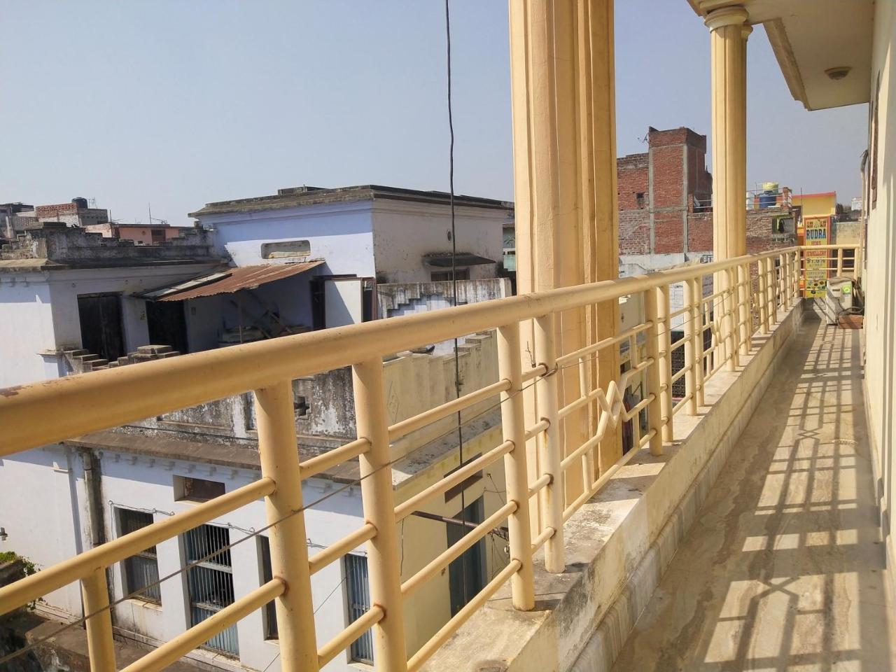Om Shanthi Paying Guest House Varanasi Exteriör bild
